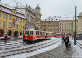 Grande place de Mala Strana sous la neige