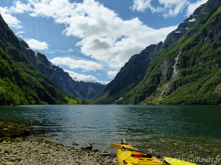 Naeroyfjord vers Gudvangen