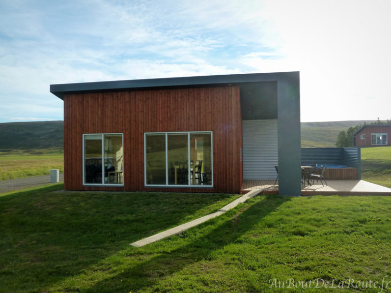 Einishus Cottages